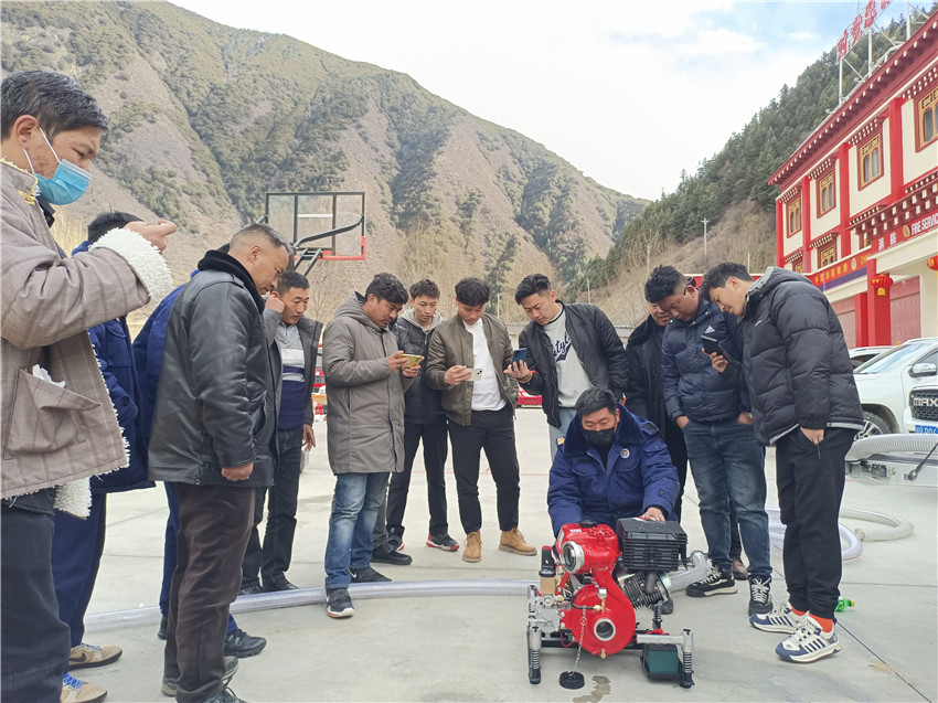 開(kāi)展水泵.jpg 開(kāi)展水泵.jpg